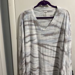 Pink by Victoria’s Secret, medium long sleeve, V-neck, terry cloth material T-shirt, loose, fit colors, gray white light, blue, wavy pattern,