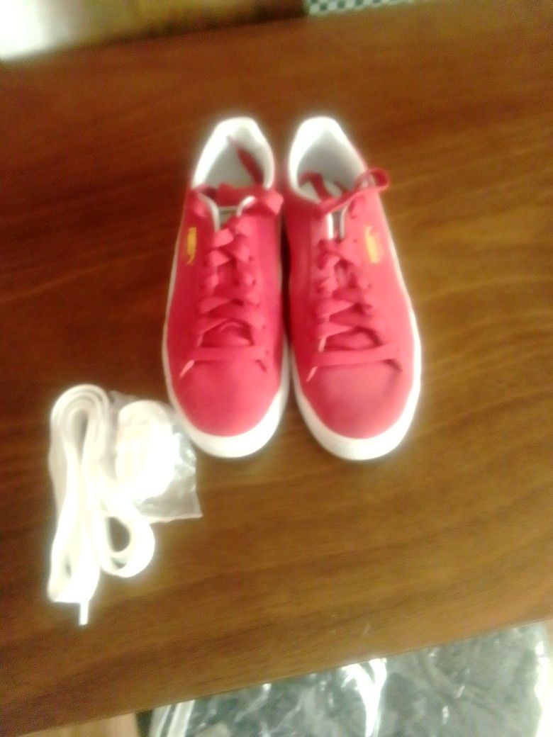 Size 9. PUMA SUEDE