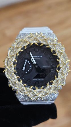 VVS TWO TONE THORNS G SHOCK BLACK AND WHITE
