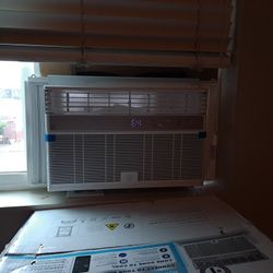 Like New Smart Room Air Conditioner 