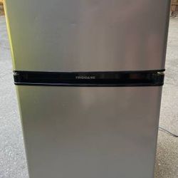SALE
Pick up tomorrow
Frigidaire - 3.1 Cu. Ft. Mini Fridge with Built-In Freezer 