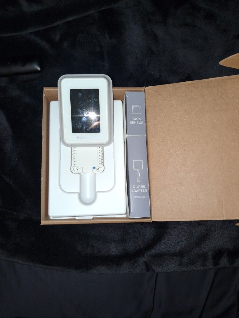 Honeywell Home T9 Smart Thermostat with Smart Room Sensor