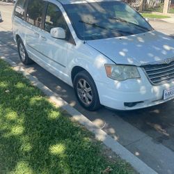 2010 Chrysler Town And Country