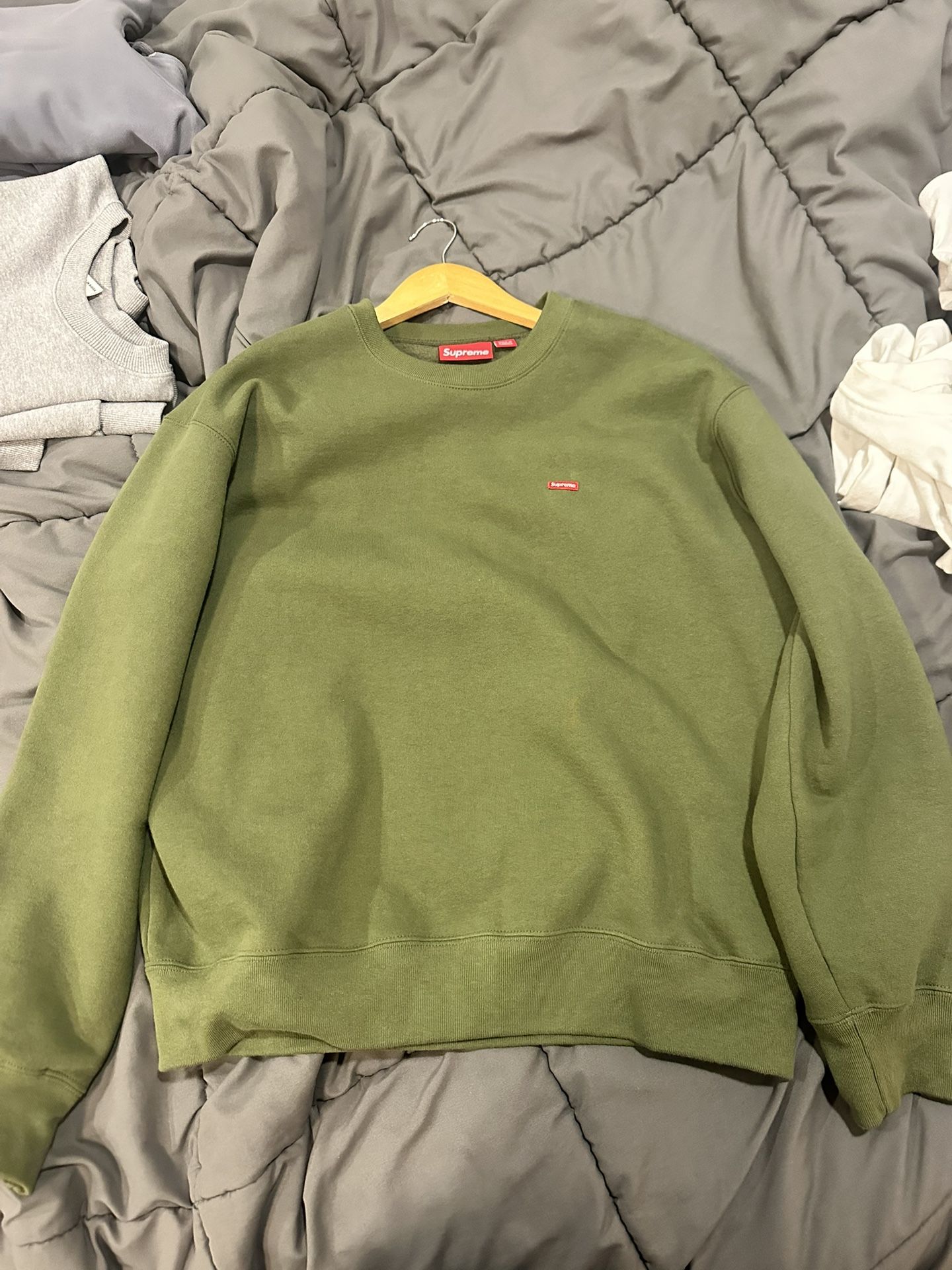Green Medium Supreme Crewneck $100 FIRM