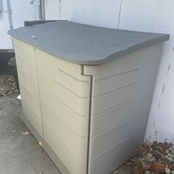 Outdoor Shed Box (Rubbermaid)