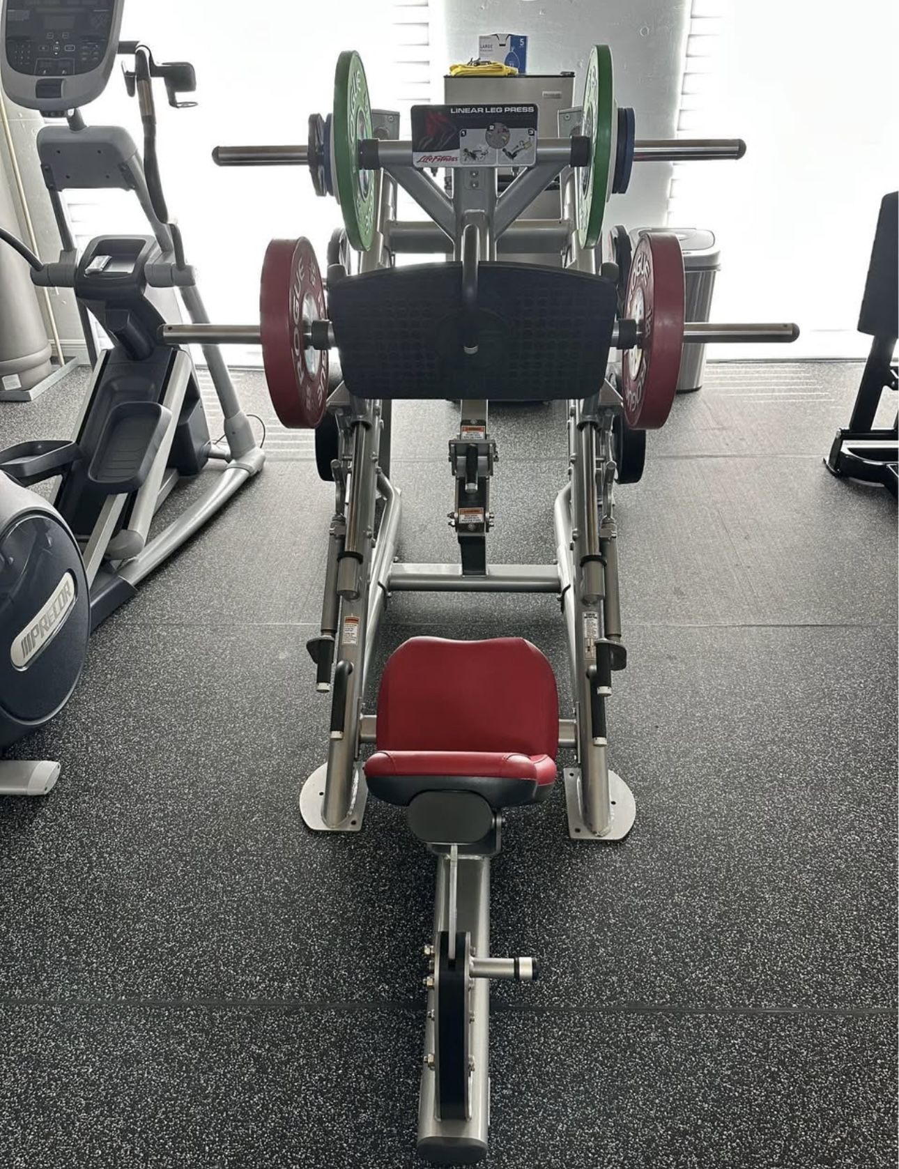 LIFE FITNESS PLATE LOADED LINEAR LEG PRESS