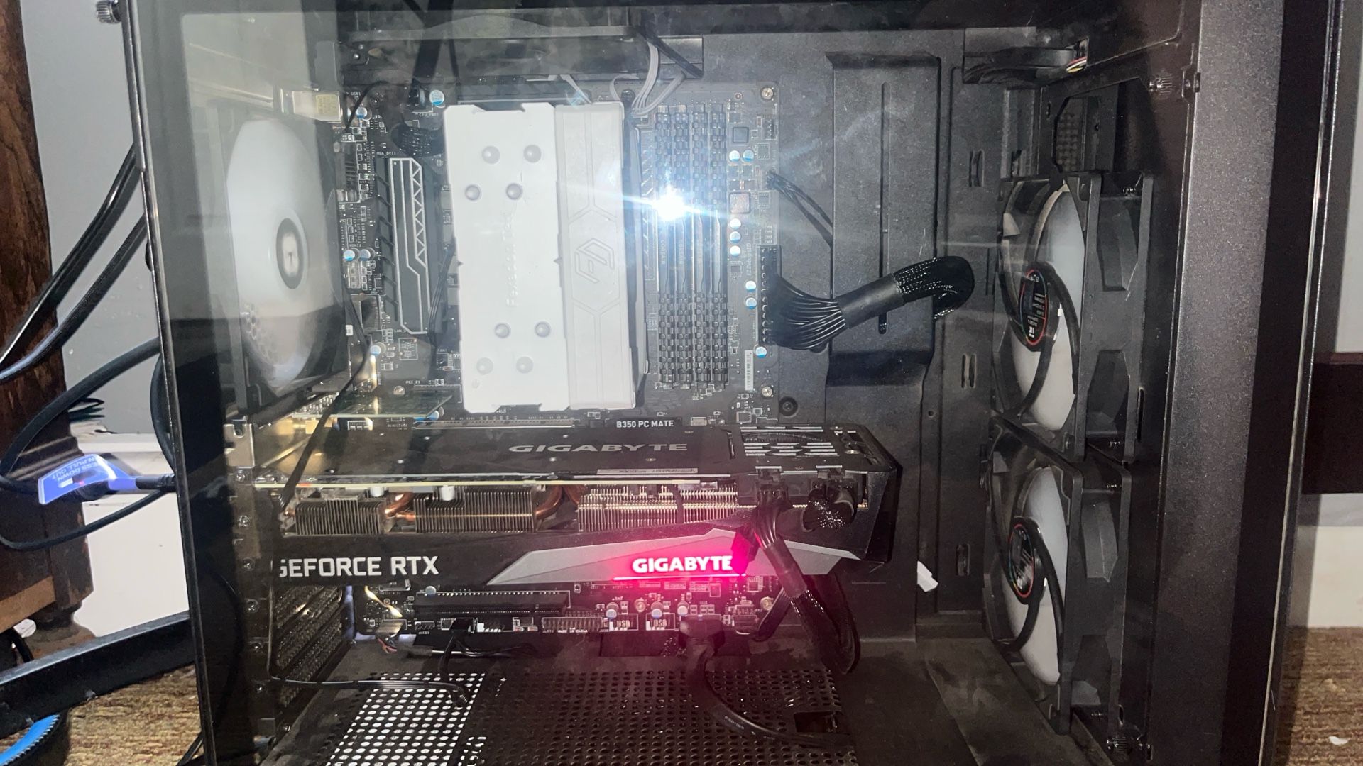 Gigabyte Rtx 3070 8gb Ryzen 5 5600x 32 Gb Corsair Lpx Ram 2tb Har drive 222gb Ssd Corsair CX750 80 Plus Bronze Psu