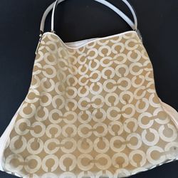 Coach Bag 3 Sections That Open , Light Purple On The Inside 