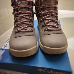 Columbia Women’s Newton Ridge Plus Waterproof Hiking Boot