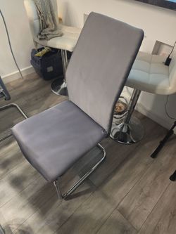 Chairs (4 )