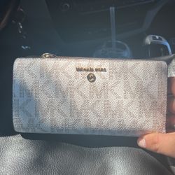 Michael Kors Wallet Brand New 