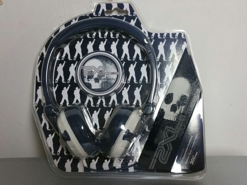 NEW** SKULLCANDY HEADPHONES 2XL SHAKEDOWN MUSIC TO THE PEOPLE