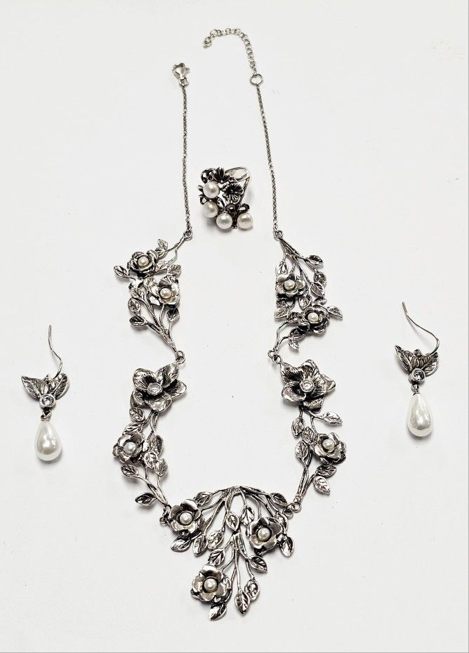 Vintage Silver/Pearl Necklace Set 