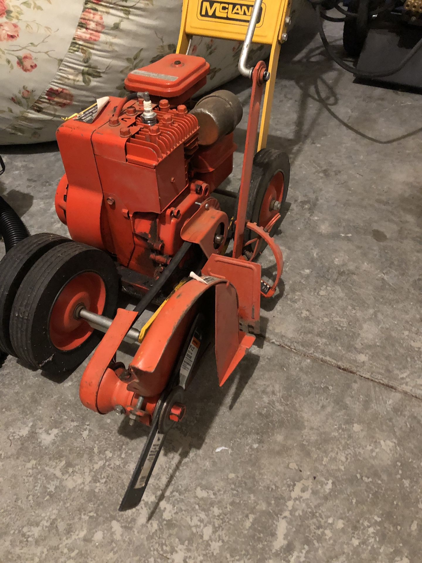McLane Gas Powered Edger for Sale in Marysville, WA OfferUp
