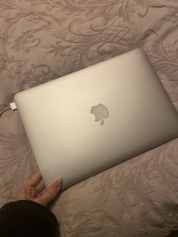 Mac Book Laptop