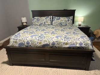 King Bed Frame With 2 Nightstands and Mirror
