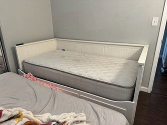 Day Bed with Trundle