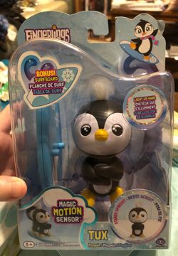 FINGERLINGS TUX NEW