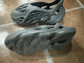 Yeezy Foam runner size 6 US