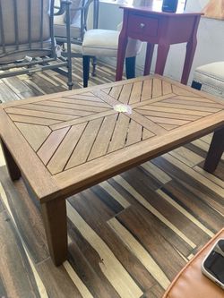 Wood Coffee Table with Geometric Slat Top