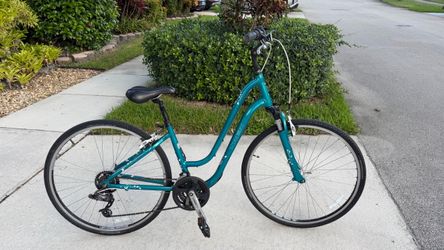 Trek Verve low step through medium hybrid bike 700c bicycle 21 speed front suspension cruiser