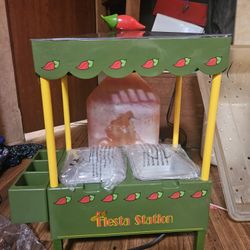 Nostalgia Fiesta Station buffet warmer with dual heating compartment