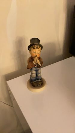 Hummel Goebel Figurine - #85/0 - “Serenade” - 4-3/4” Tall