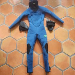Kids 4/3 Hooded Wetsuit Size 6