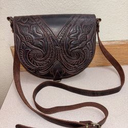 Vintage Genuine Leather Saddle Purse .