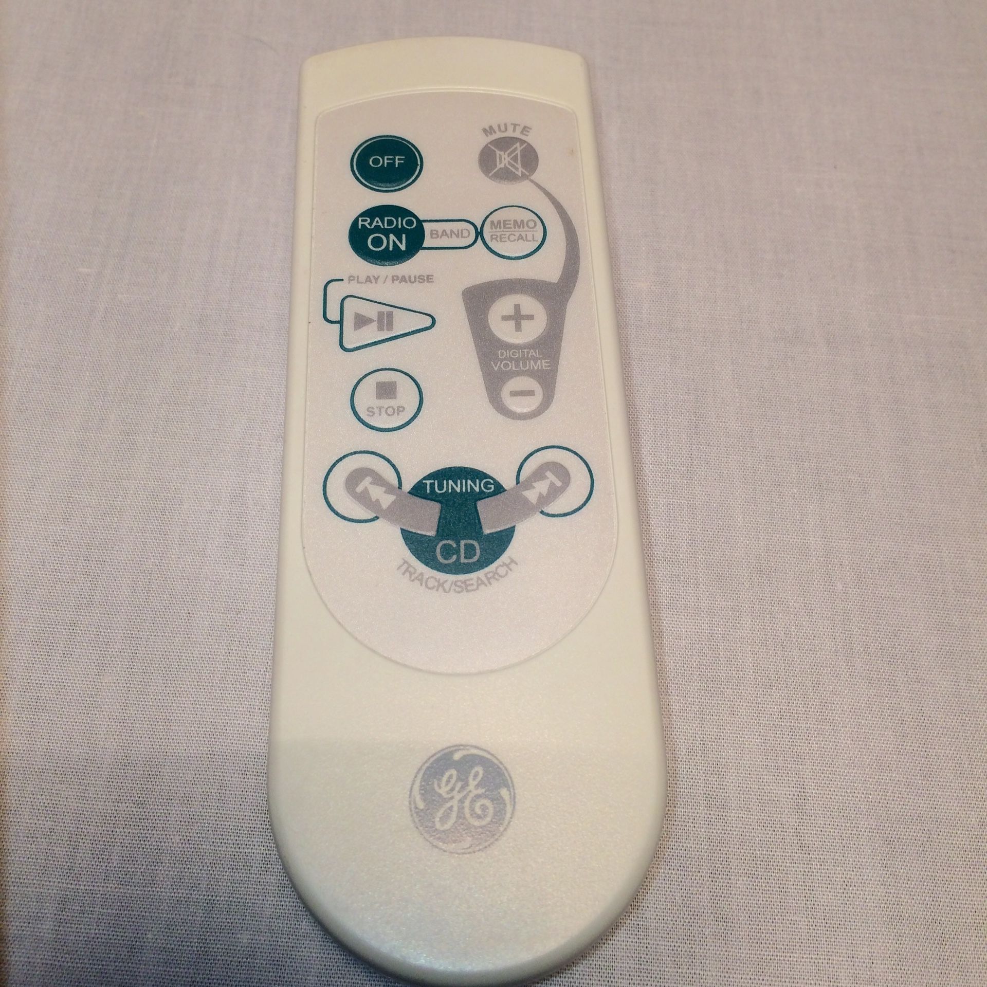 GE Spacemaker 75290 under CD player / radio w/light for Sale