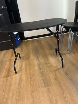 Foldable table