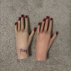 Maniquin hand for nail art practice