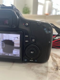 Canon EOS 60D DSLR Camera Kit