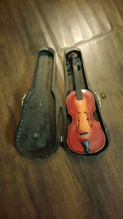 Minature violin and wood case