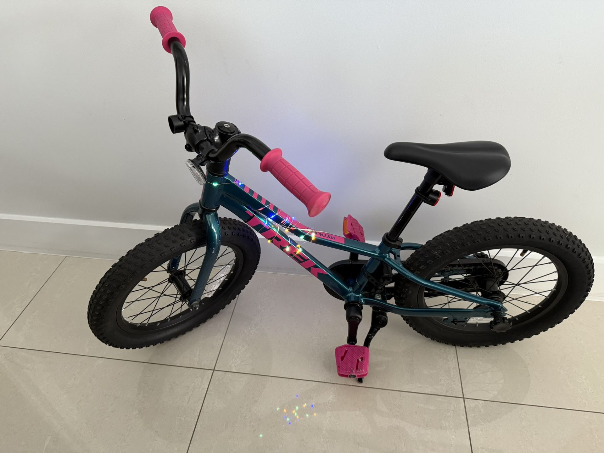 Trek PRECALIBER 16 W/ Lights