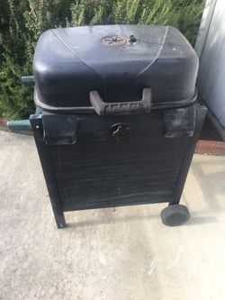 Charcoal grill on wheels