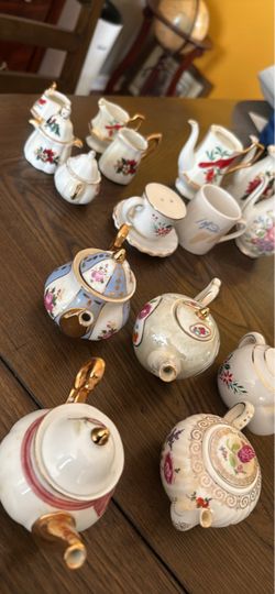 Vintage Miniature Decorative Teapots Collection Get them all for $100.00 Pick up in Powder Springs Ga 30127