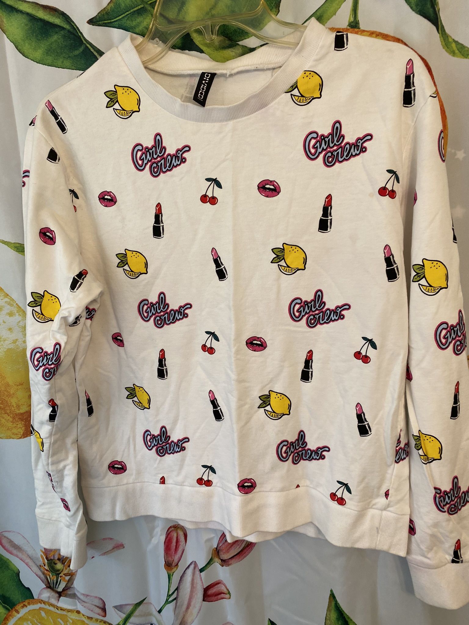 Trendy White sweat shirt sz medium pre owned H&M Divided long sleeves