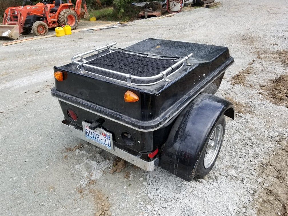 Pull behind motorcycle trailer