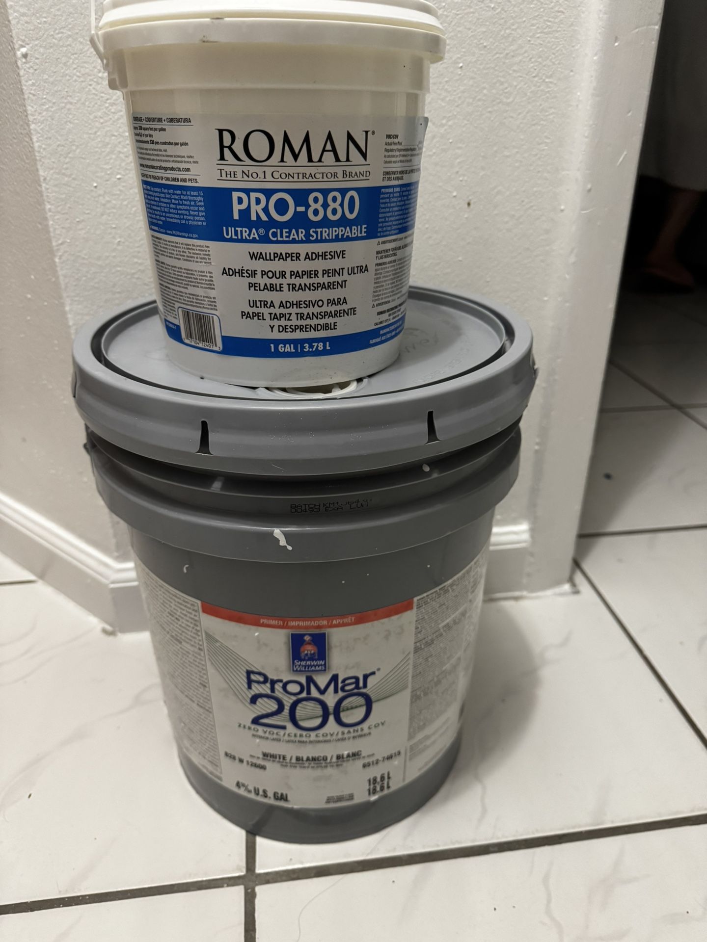 Five Gallons Of Primer Promar 200 Interior and one Gallón PRO-880 Ultra® Clear Strippable Wallcovering Adhesive. Never Used