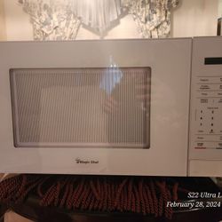 NEW Magic Chef Microwave 1000 Watt MODEL: HMM1110W