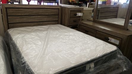 Queen size bedroom set only 699