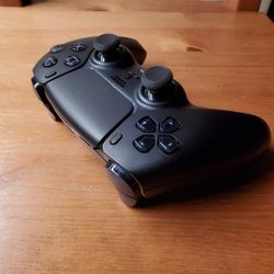 Black PS5 Dualsense Controller