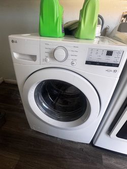 LG 4.5 Cu. Ft. Front Load Washer – Works Great – WM3400CW