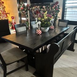 Dining Room Table And Seats 