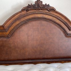 Pulaski Hardwood California King Bedroom Set 
