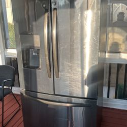 Frigidaire Refrigerator 