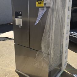 Brand New Bosch 500 Series French Door Refrigerator 