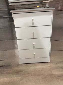 chest of drawers