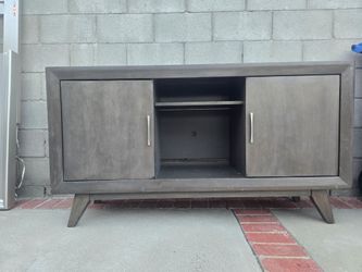 Entertainment center